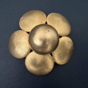 Vendome Oversized Brushed golden tone Flower brooch custome Vintage jewelry
